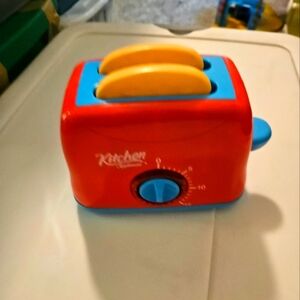 CHILDRENS TOY TOASTER